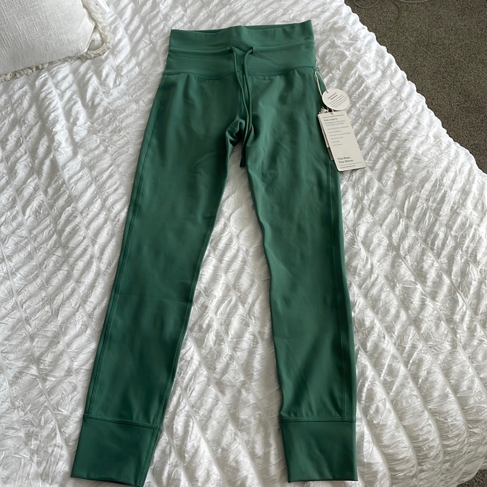 NWT Vuori Daily leggings